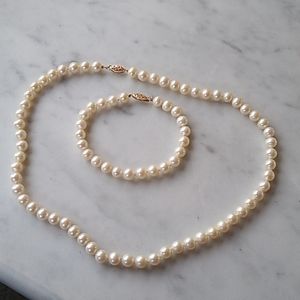 Pearl necklace and bracelet with gold clasps